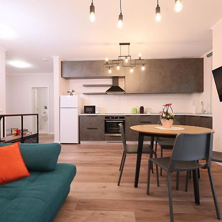 Julia'S Apartment Орадя Екстер'єр фото