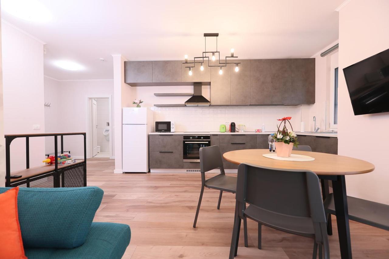 Julia'S Apartment Орадя Екстер'єр фото