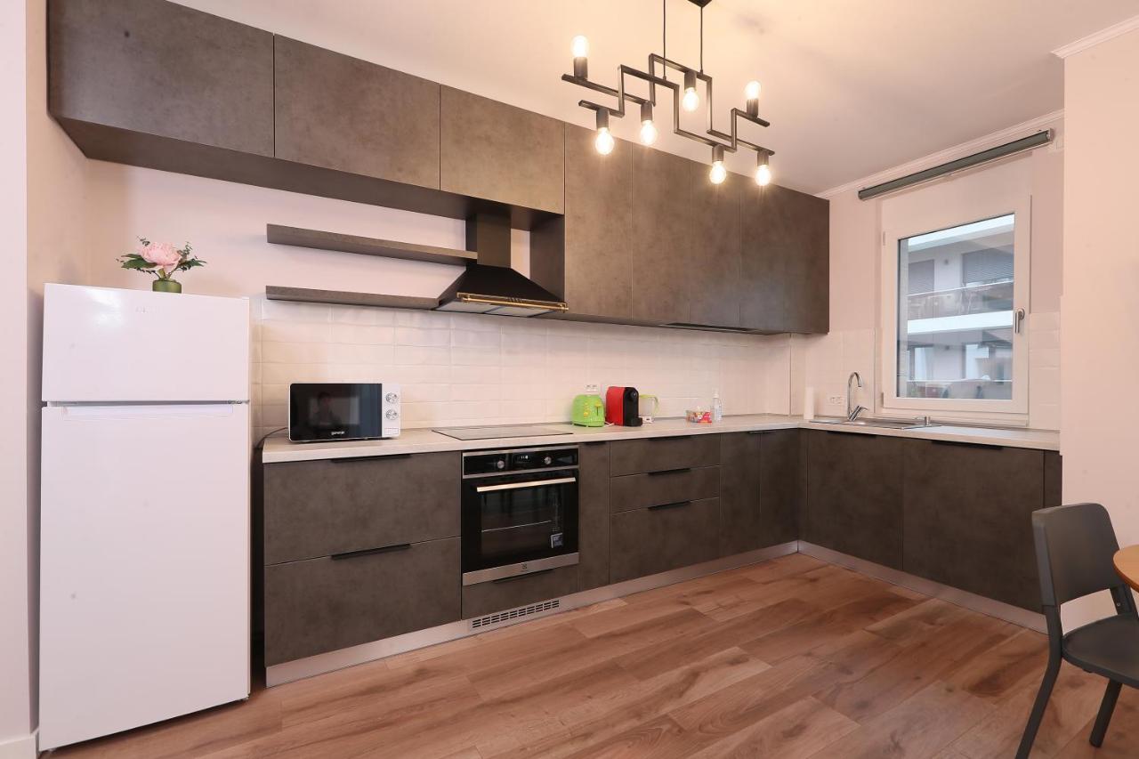 Julia'S Apartment Орадя Екстер'єр фото